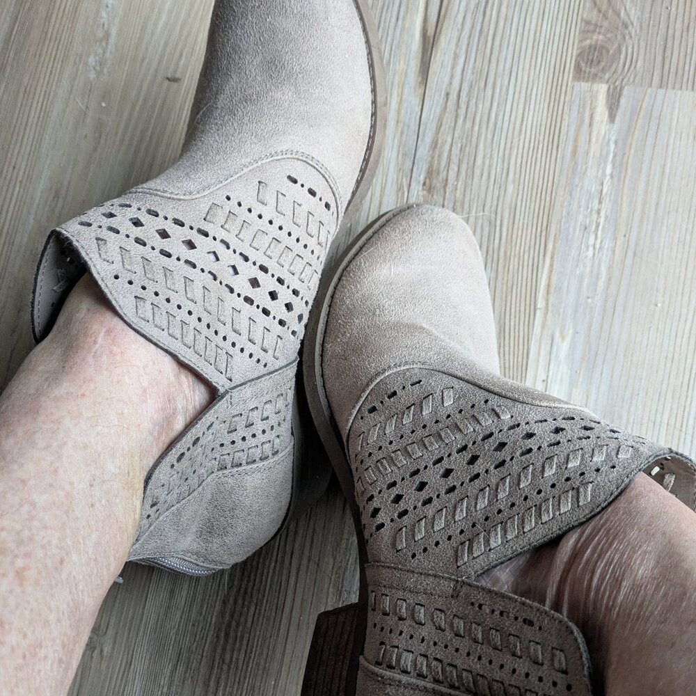 Carlos vegan synthetic suede ankle boots size 8.5, taupe with zipper back.